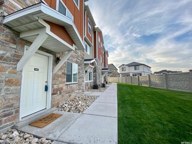 Building Photo - Gorgeous 3-Story Townhomes in Payton's Qua...