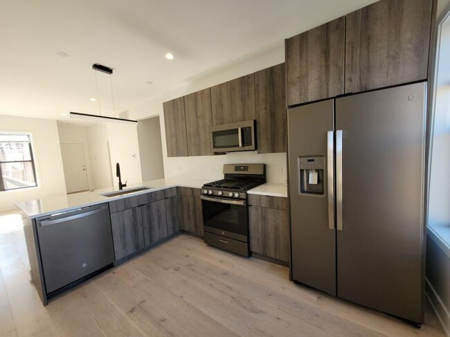 Building Photo - 2 bedroom in Chicago IL 60660