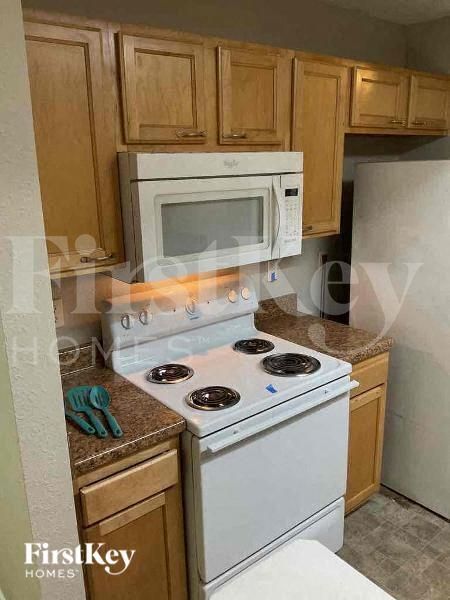 Foto del edificio - 5982 Redcliff N Ln