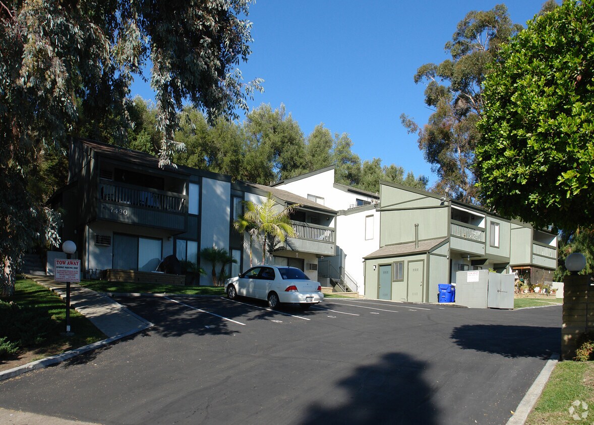Primary Photo - 7490 Collins Ave