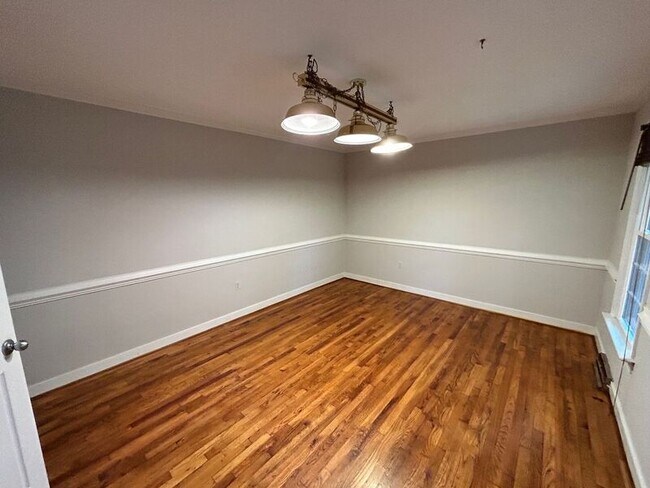 Foto del edificio - 660 Glenpark Ln