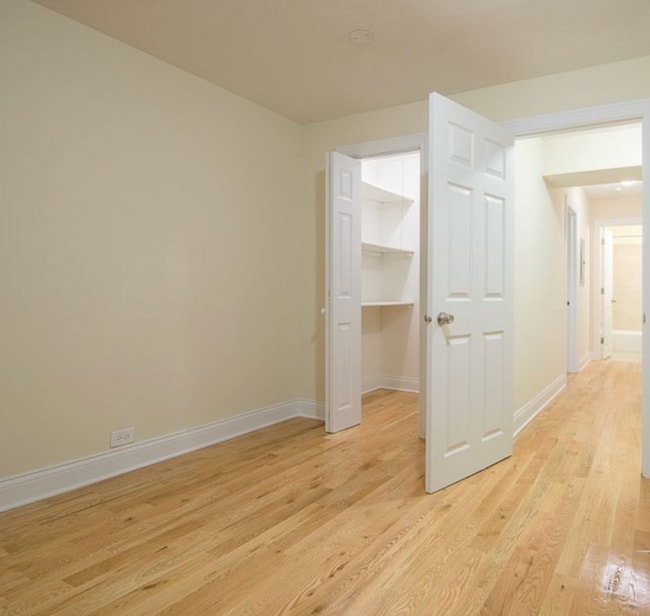 Building Photo - 816 W Cornelia Ave