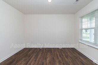 Building Photo - 2076 Southwood Cir