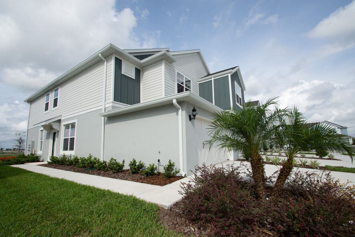 Primary Photo - 3/2.5 Townhouse in Somerset Crossing!!!