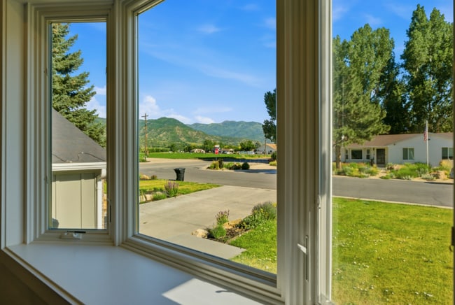 Building Photo - 12 E 500 S