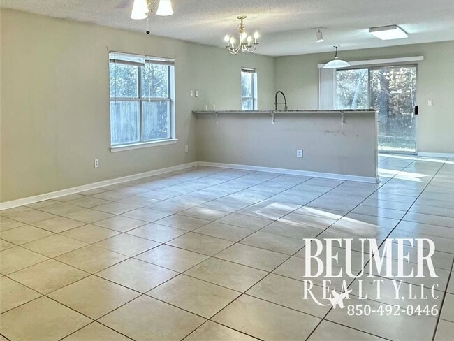 Foto del edificio - Charming Home with Spacious Backyard and Modern Upgrades Near NAS Pensacola