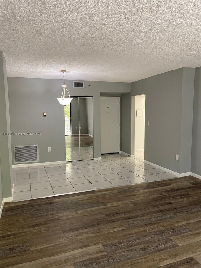 Building Photo - 919 Hillcrest Dr