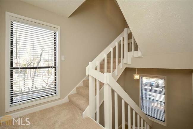 Building Photo - 3915 Cedar Cir