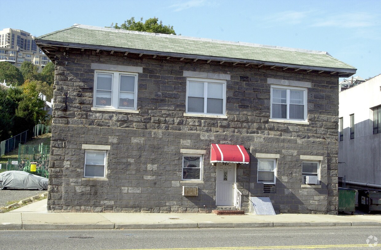 Foto principal - 980 River Rd