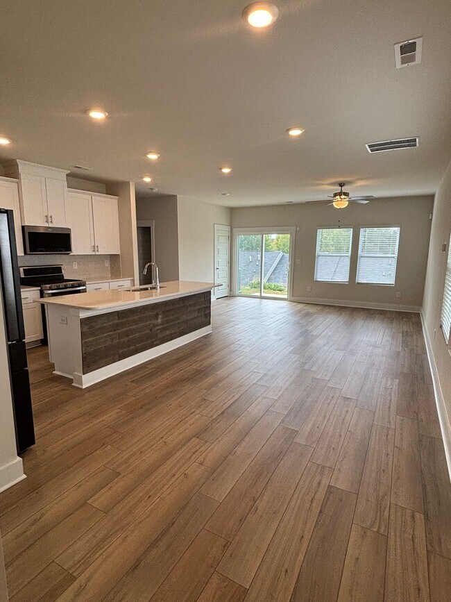 Building Photo - 21 Centimeters Dr