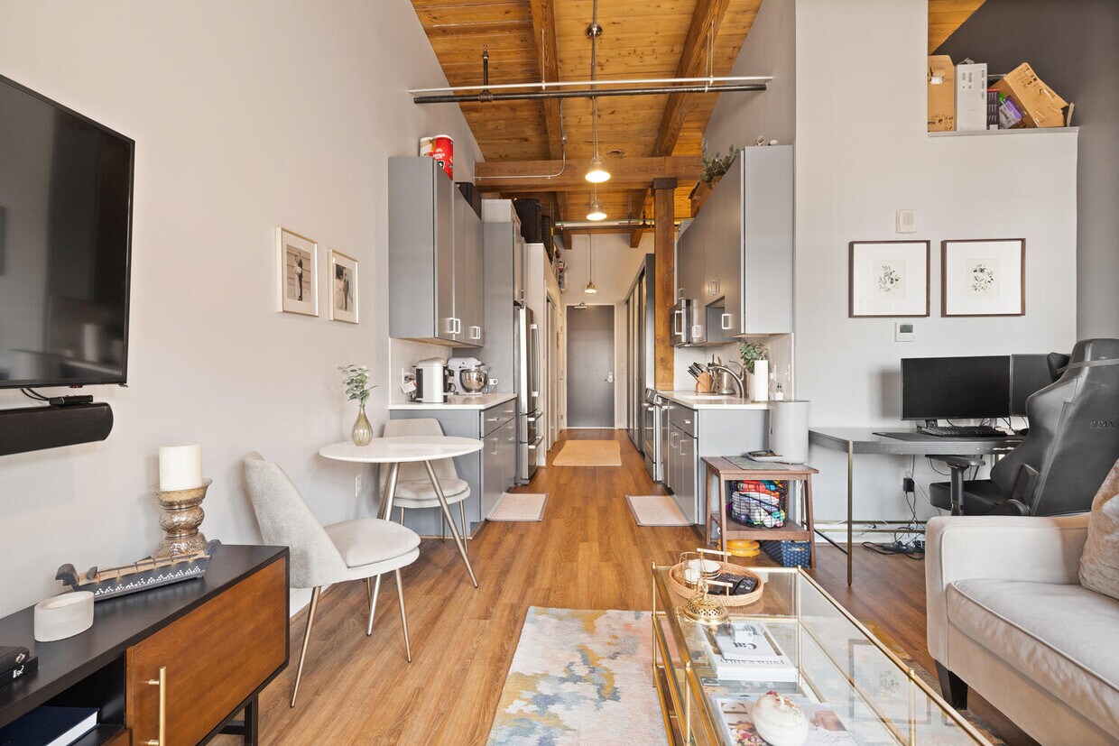 Primary Photo - 50 Melcher St