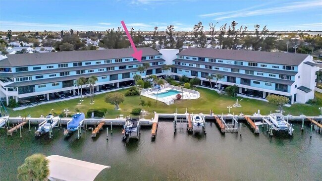 Foto del edificio - 9604 Cortez Rd W