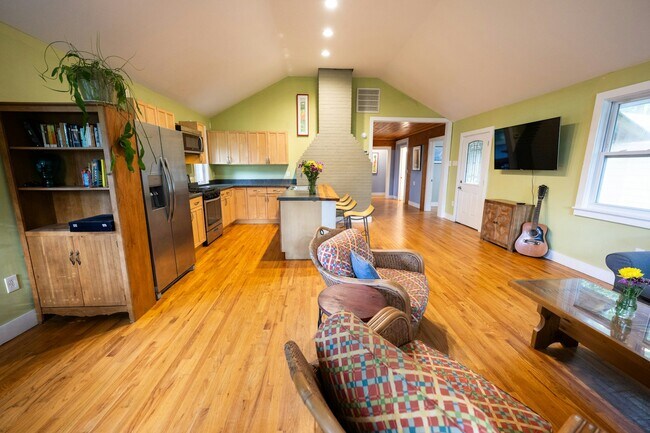 Foto del edificio - 809 Montreat Rd