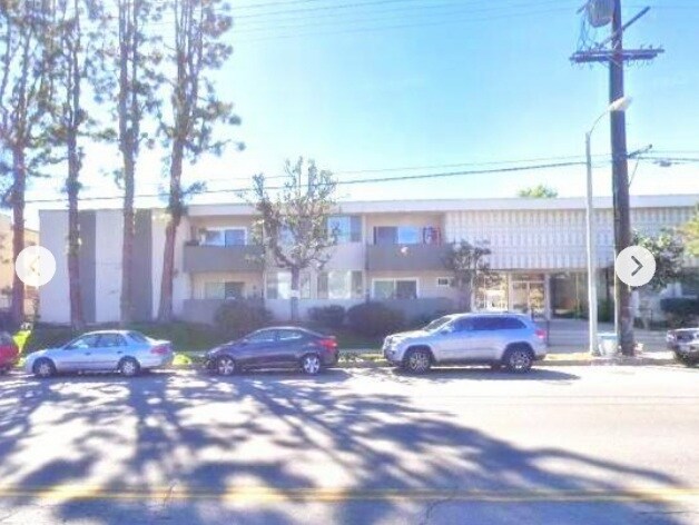 Building Photo - 17938 Burbank Blvd