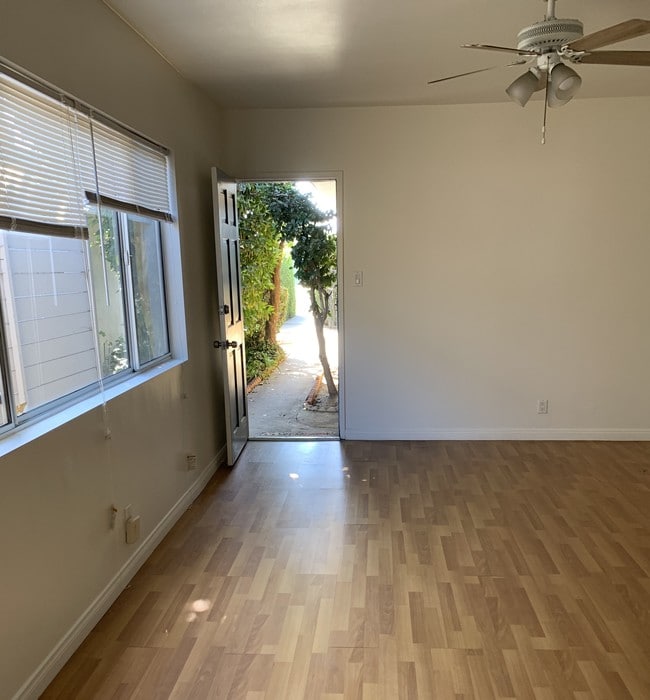 Building Photo - 4970 1/2 S Centinela Ave