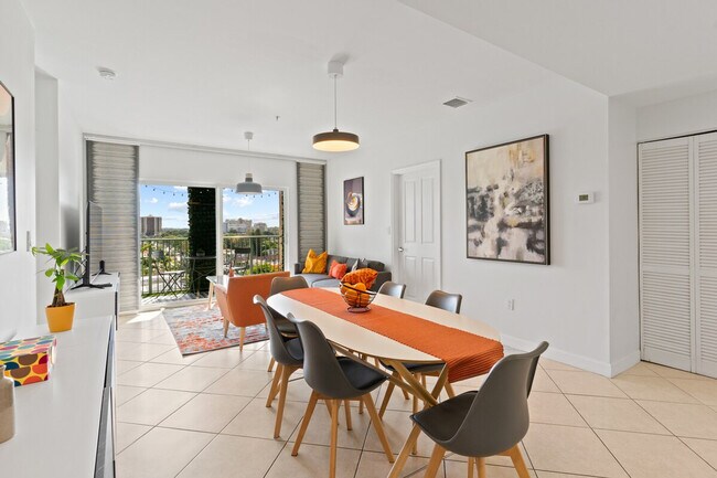 Foto del edificio - 2280 SW 32nd Ave