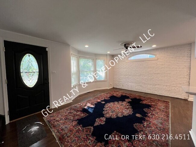 Foto del edificio - ***BEAUTIFUL ALL BRICK GEORGIAN DETACHED H...