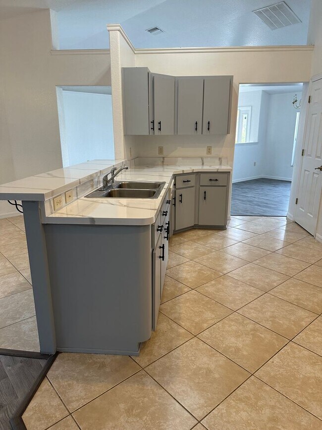 Foto del edificio - Spacious 3 Bedrooms North of Marion Oaks