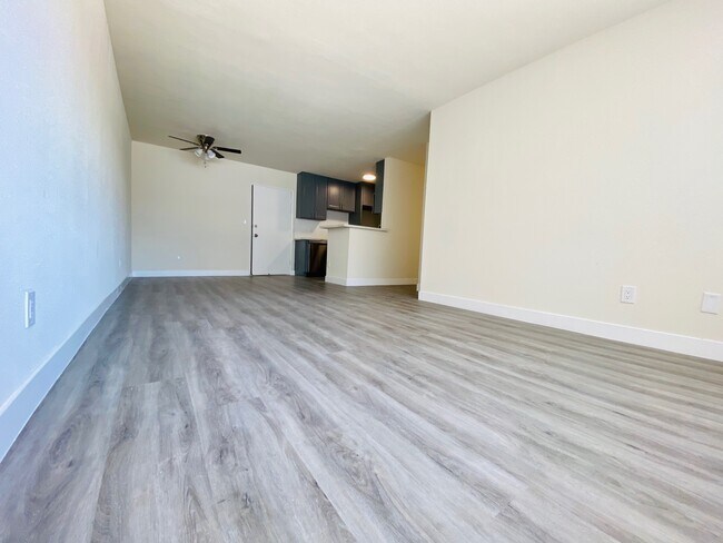 Foto del edificio - 6943 Hazeltine Ave Van Nuys, CA 91405