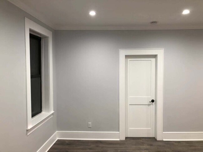 Building Photo - 553 Undercliff Ave