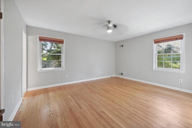 Building Photo - 11901 Greenleaf Ave