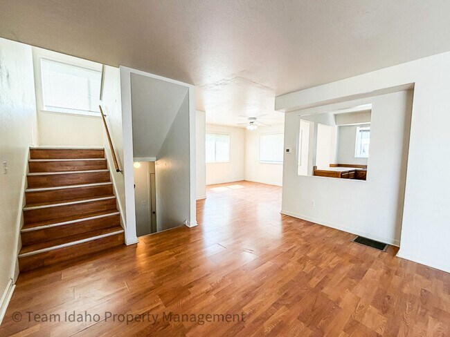 Foto del edificio - 562 Deer Meadow Ct