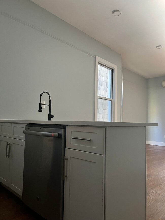 Foto del edificio - 113 Duncan Ave