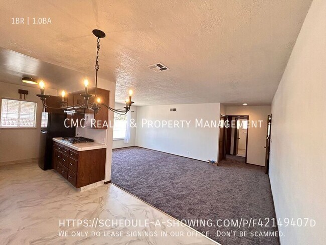 Building Photo - Spacious Upper 1 Bedroom Apt