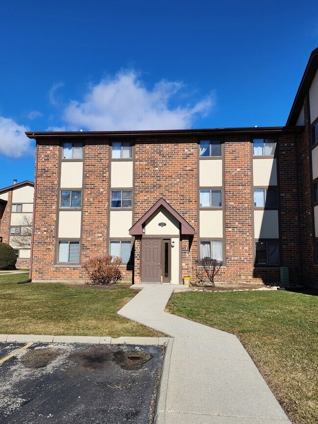 Building Photo - 429 Berkshire Dr