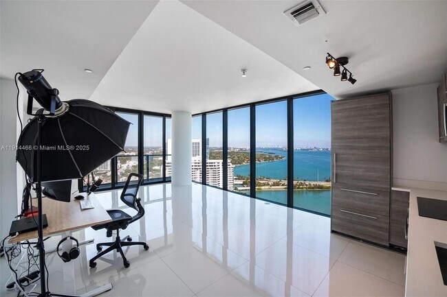 Foto del edificio - 650 NE 32nd St