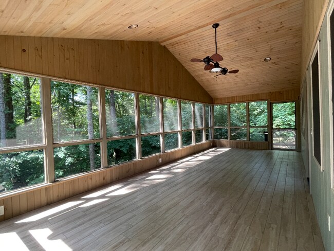 Foto del edificio - 129 Voncannon Dr