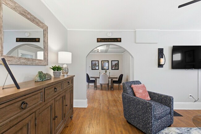 Foto del edificio - 219 Emerson Ave