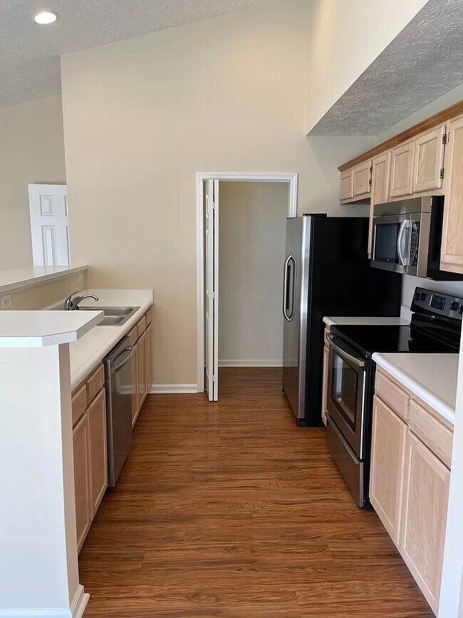 Building Photo - 10756 Central Ave