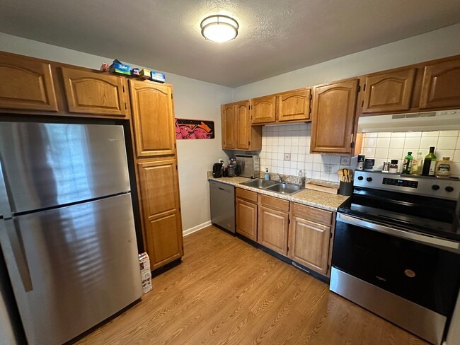 Brand new appliances include fridge, dishwasher, and oven - 5324 Andrus Ave