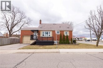 Building Photo - 4 Sunning Hill Ave