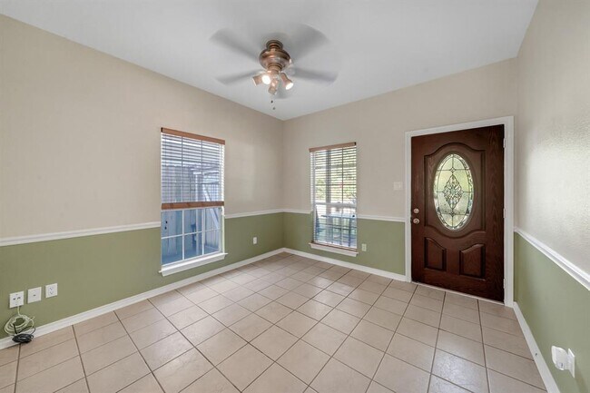 Building Photo - 5023 Bland St