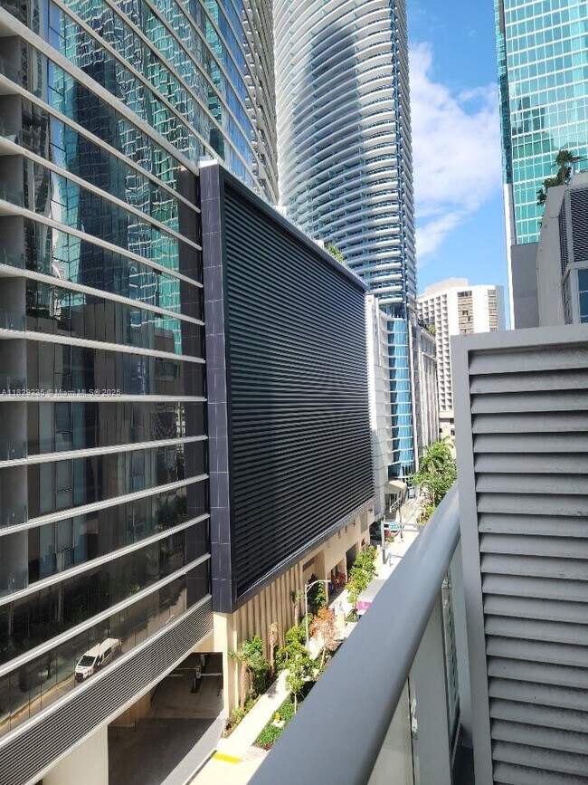 Foto del edificio - 300 S Biscayne Blvd