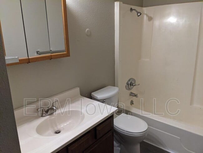 Building Photo - 101 16th Ave NW