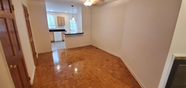 Building Photo - 2110 Saint Albans St