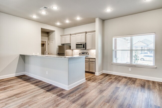 Foto del edificio - 2900 Clover Dr