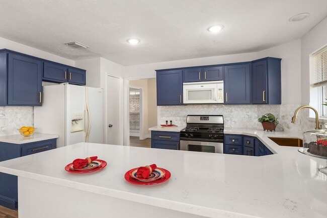 Building Photo - 3803 Redbud Dr