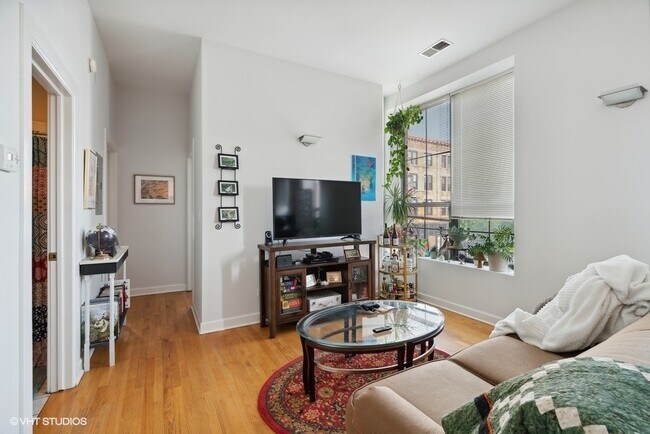 Foto del edificio - 1310 W 18th St