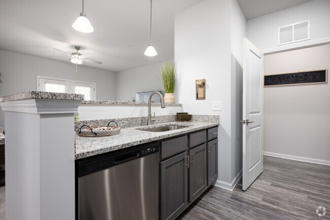 1 Bed 1 Bath 815 Sq Ft - Kitchen - The Grand at Union Cross