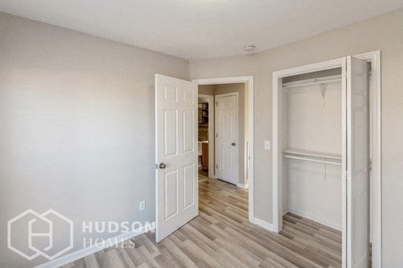 Building Photo - SELF TOUR NOW! - 2813 Sutherland Dr, Thomp...
