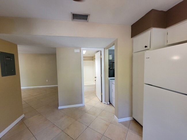 Building Photo - 7752 Tamara Lee Ct