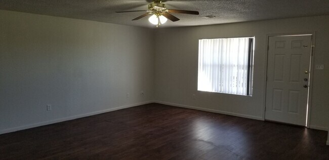 Foto del edificio - 4311 Janelle Dr