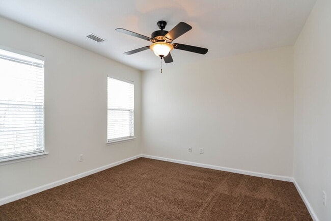 Building Photo - 2770 Lake Park Ridge W
