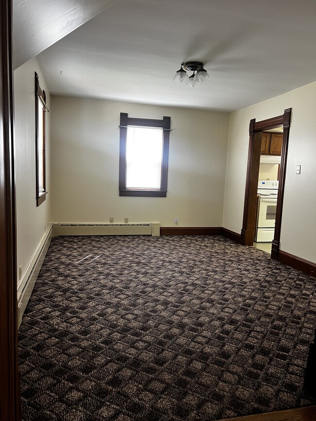 Building Photo - 700 E Sangamon Ave