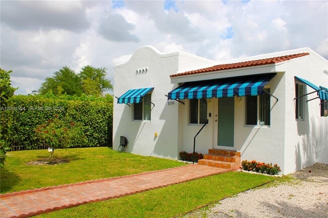 Foto del edificio - 2253 SW 10th St