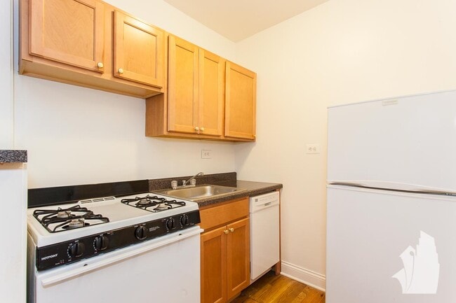Building Photo - 837 W Wolfram St